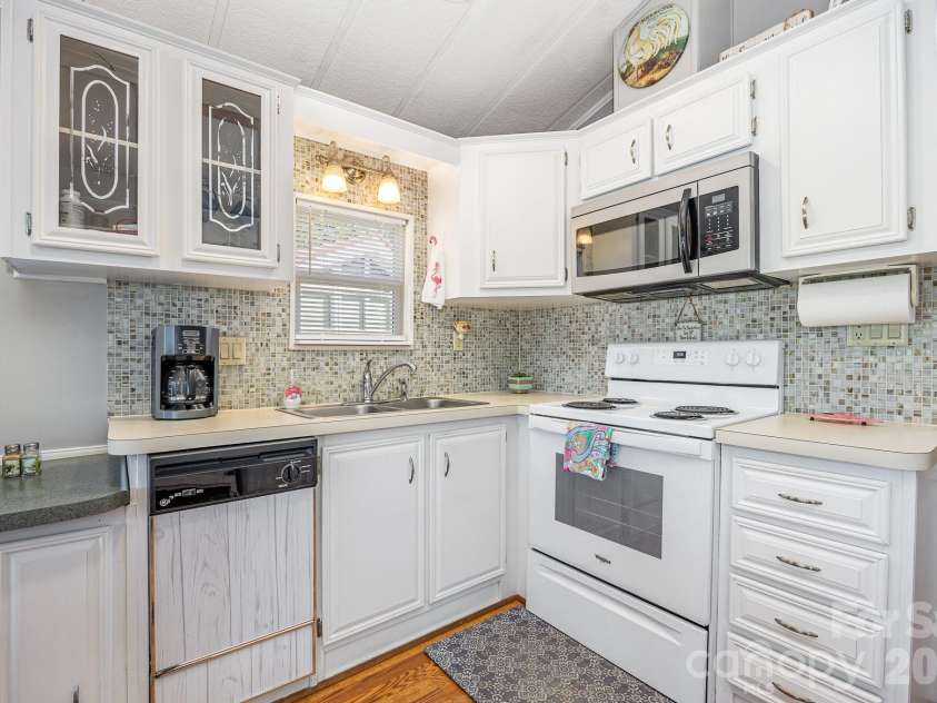125 Maple Street, New London, NC 28127.  MLS# CAR4366390, YatesRealty ID 11276. 