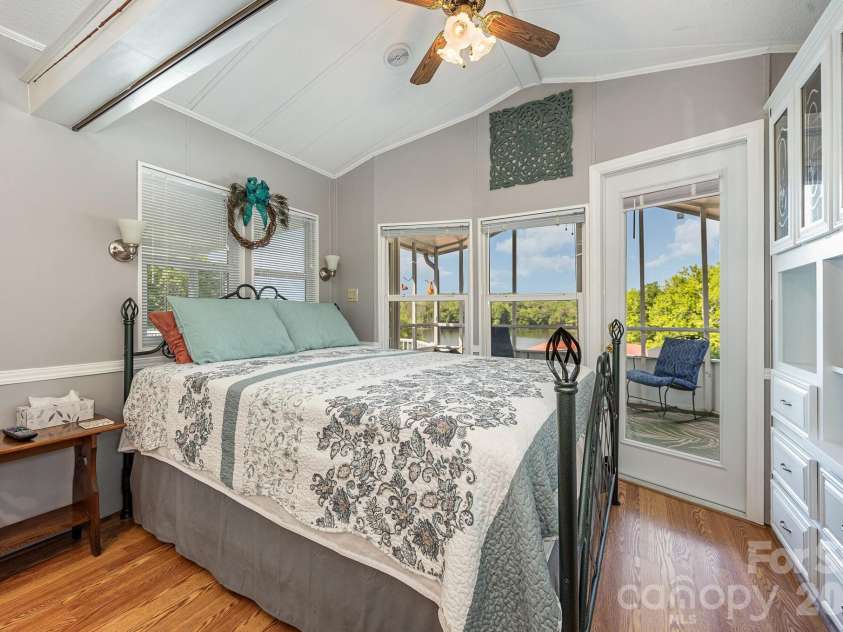 125 Maple Street, New London, NC 28127.  MLS# CAR4366390, YatesRealty ID 11276. 