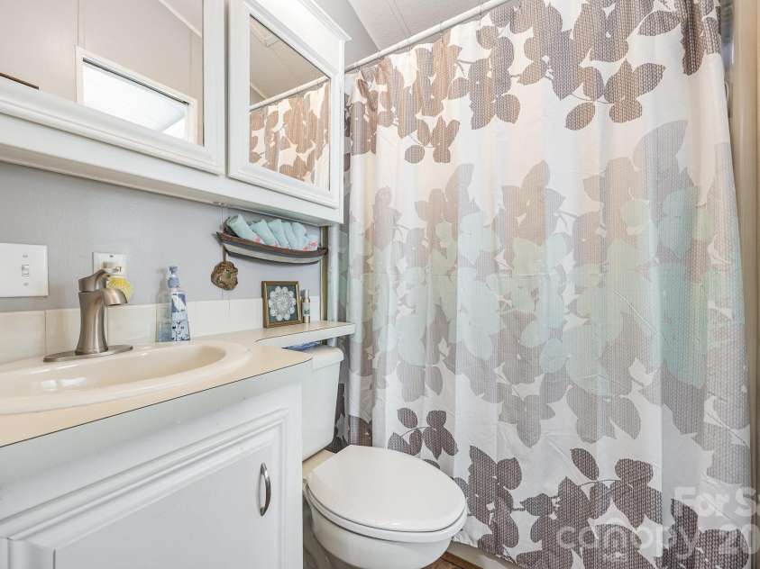 125 Maple Street, New London, NC 28127.  MLS# CAR4366390, YatesRealty ID 11276. 