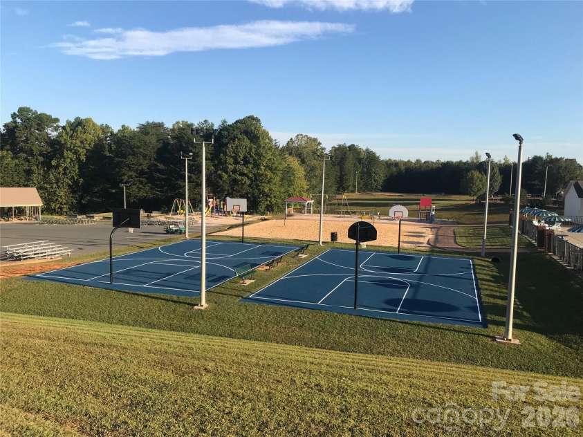 125 Maple Street, New London, NC 28127.  MLS# CAR4366390, YatesRealty ID 11276. 