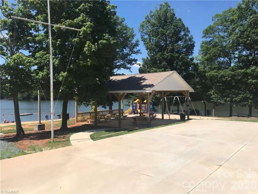125 Maple Street, New London, NC 28127.  MLS# CAR4366390, YatesRealty ID 11276. 