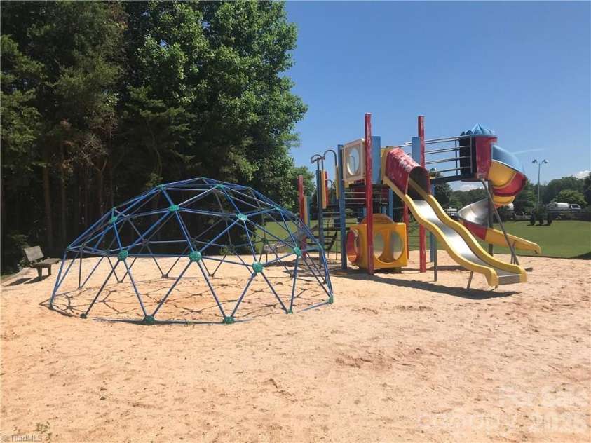 125 Maple Street, New London, NC 28127.  MLS# CAR4366390, YatesRealty ID 11276. 