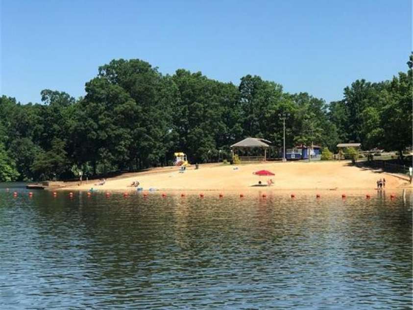 125 Maple Street, New London, NC 28127.  MLS# CAR4366390, YatesRealty ID 11276. 