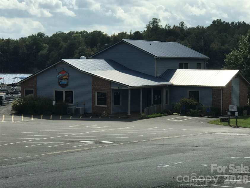 125 Maple Street, New London, NC 28127.  MLS# CAR4366390, YatesRealty ID 11276. 