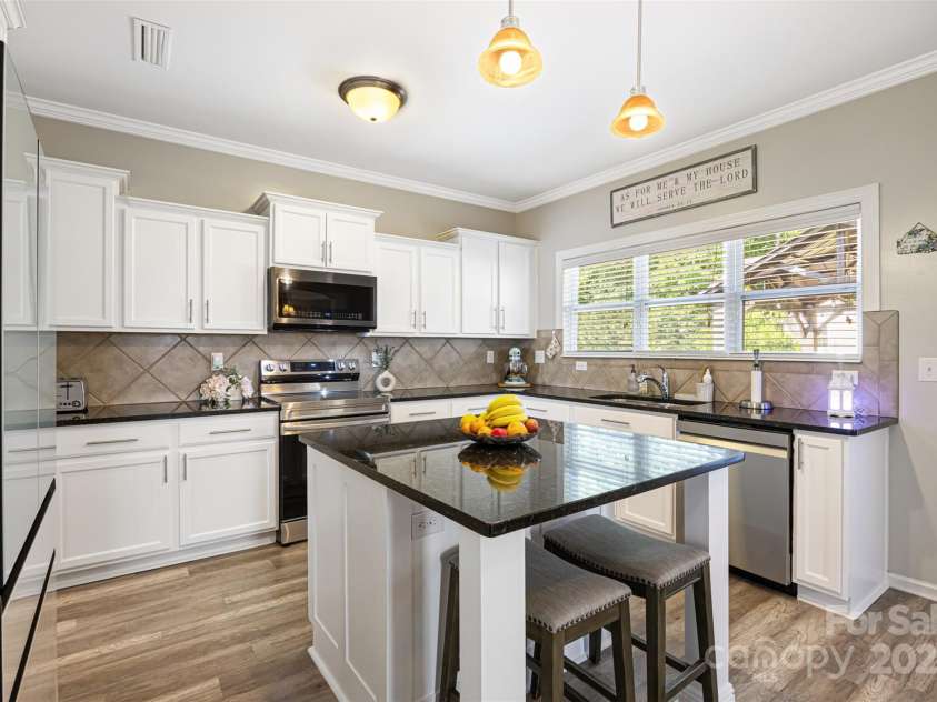 1125 Jasmine Drive, Fort Mill, SC 29707.  MLS# CAR4255499, YatesRealty ID 11278. Spacious Kitchen