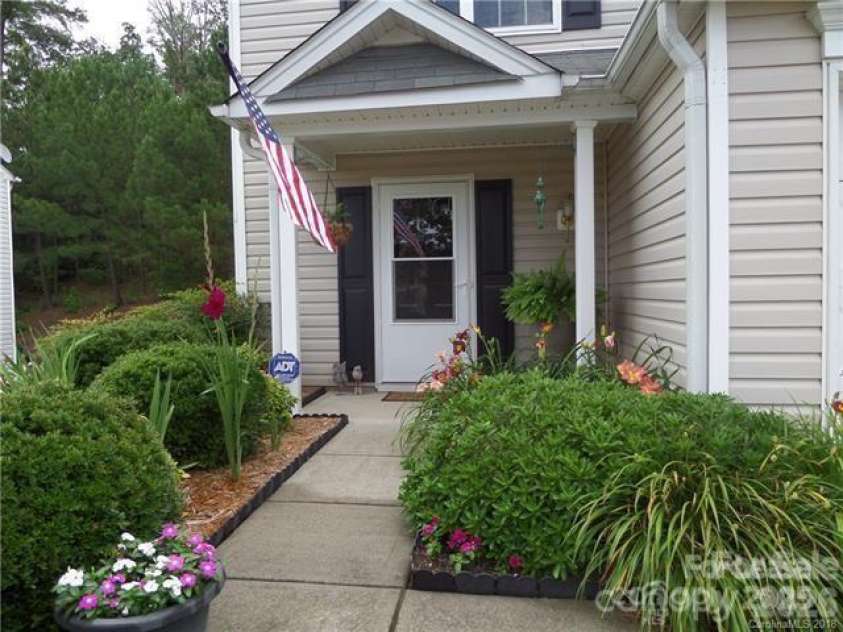 6528 Forest Cross Drive, Charlotte, NC 28216.  MLS# CAR4403057, YatesRealty ID 11278. 