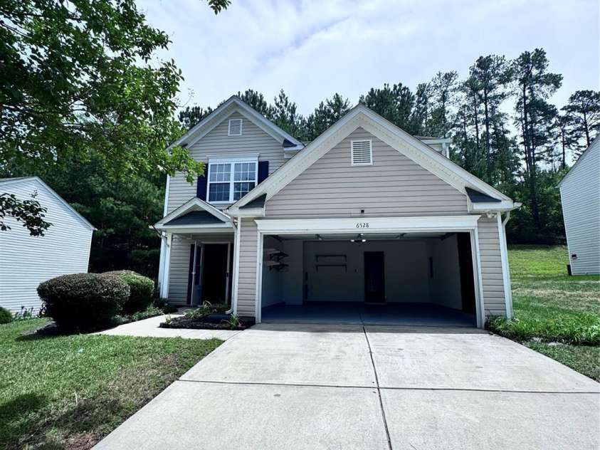 6528 Forest Cross Drive, Charlotte, NC 28216.  MLS# CAR4403057, YatesRealty ID 11278. 