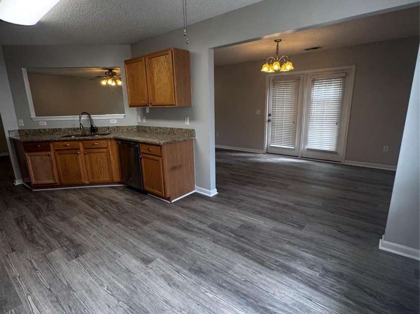 6528 Forest Cross Drive, Charlotte, NC 28216.  MLS# CAR4403057, YatesRealty ID 11278. 