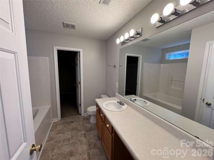 6528 Forest Cross Drive, Charlotte, NC 28216.  MLS# CAR4403057, YatesRealty ID 11278. 