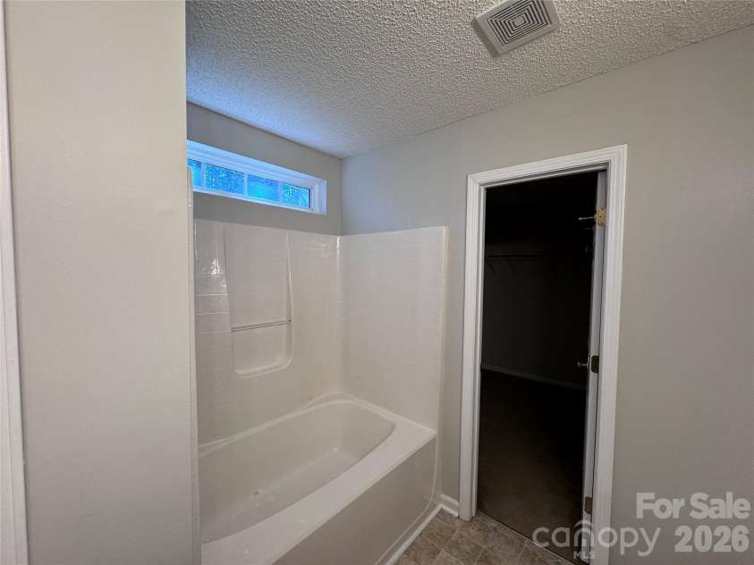 6528 Forest Cross Drive, Charlotte, NC 28216.  MLS# CAR4403057, YatesRealty ID 11278. 