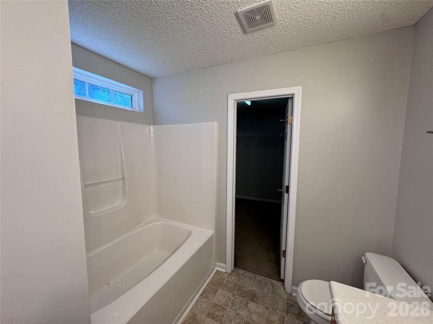6528 Forest Cross Drive, Charlotte, NC 28216.  MLS# CAR4403057, YatesRealty ID 11278. 