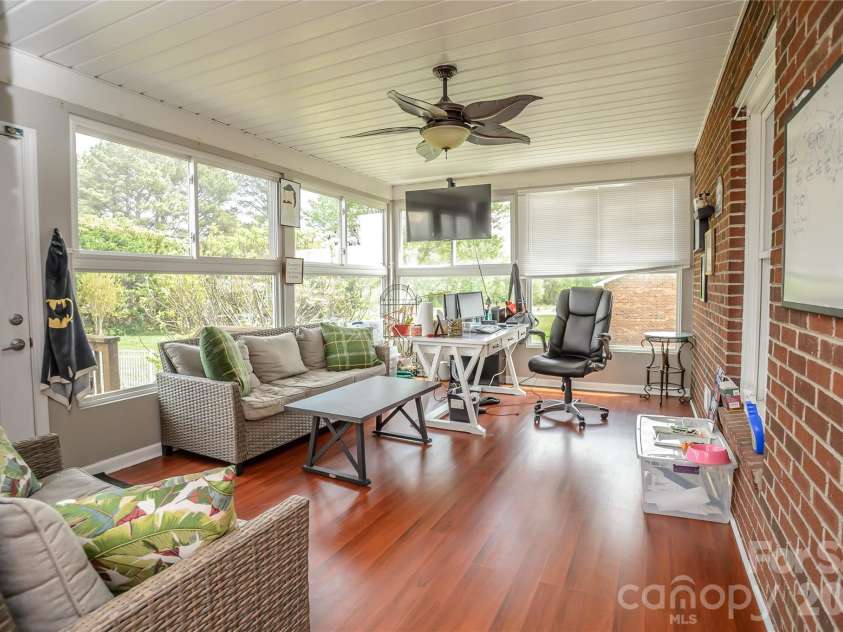 5146 Olde School Drive, Hickory, NC 28602.  MLS# CAR4368767, YatesRealty ID 11279. 