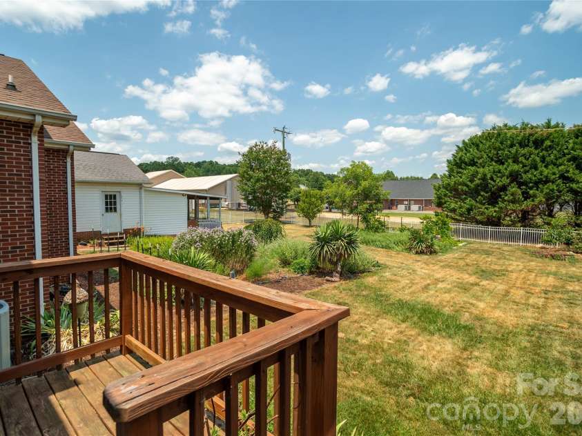 5146 Olde School Drive, Hickory, NC 28602.  MLS# CAR4368767, YatesRealty ID 11279. 