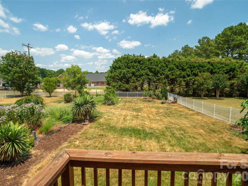 5146 Olde School Drive, Hickory, NC 28602.  MLS# CAR4368767, YatesRealty ID 11279. 