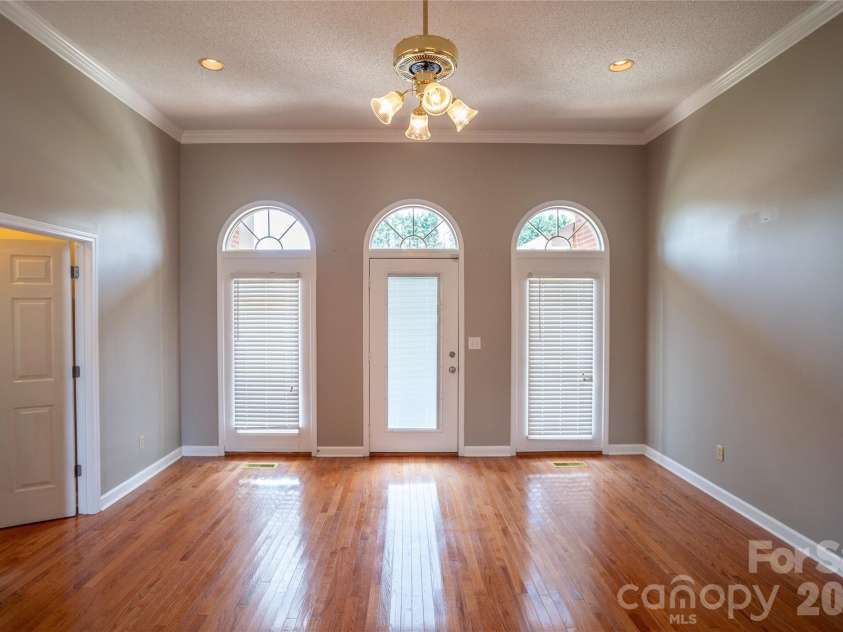 5146 Olde School Drive, Hickory, NC 28602.  MLS# CAR4368767, YatesRealty ID 11279. 