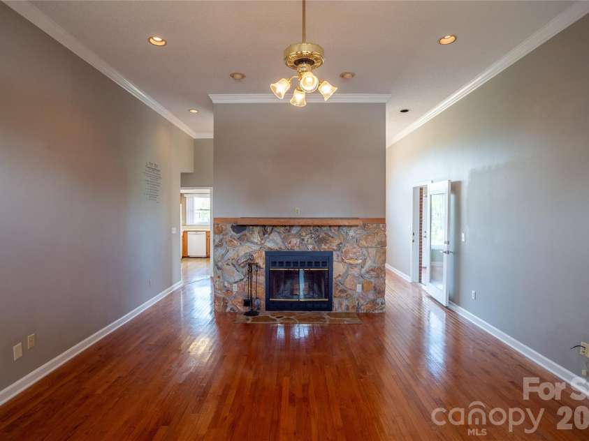 5146 Olde School Drive, Hickory, NC 28602.  MLS# CAR4368767, YatesRealty ID 11279. 