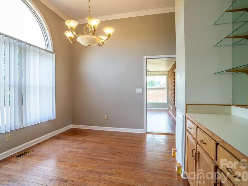 5146 Olde School Drive, Hickory, NC 28602.  MLS# CAR4368767, YatesRealty ID 11279. 