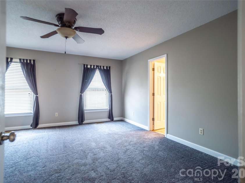 5146 Olde School Drive, Hickory, NC 28602.  MLS# CAR4368767, YatesRealty ID 11279. 