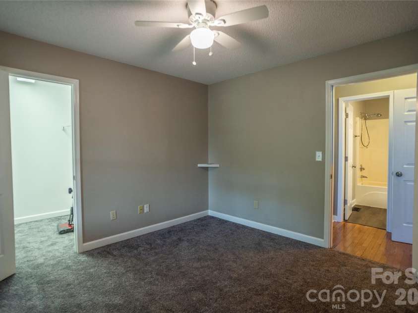 5146 Olde School Drive, Hickory, NC 28602.  MLS# CAR4368767, YatesRealty ID 11279. 