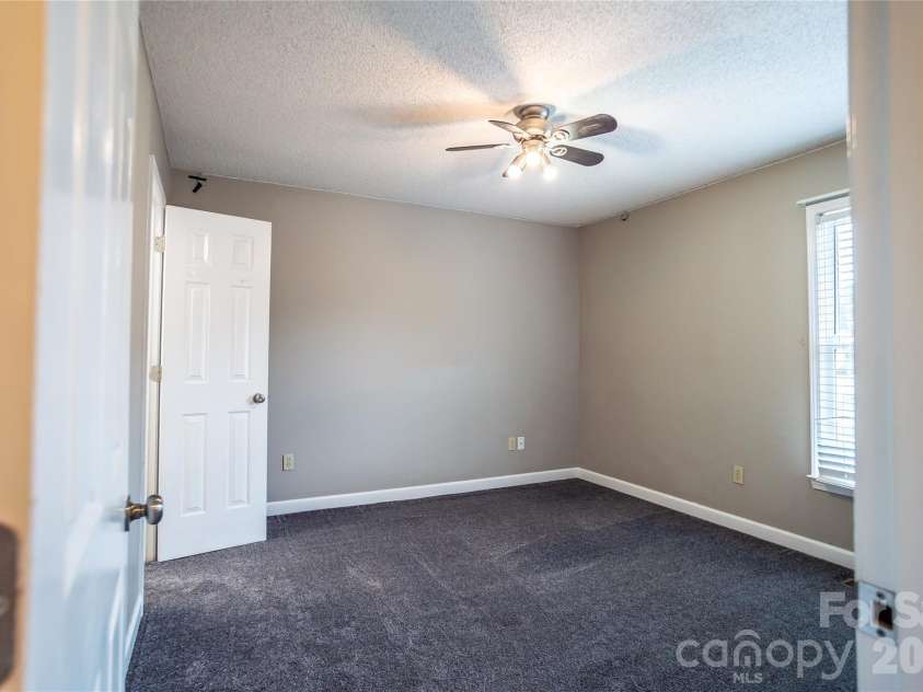 5146 Olde School Drive, Hickory, NC 28602.  MLS# CAR4368767, YatesRealty ID 11279. 