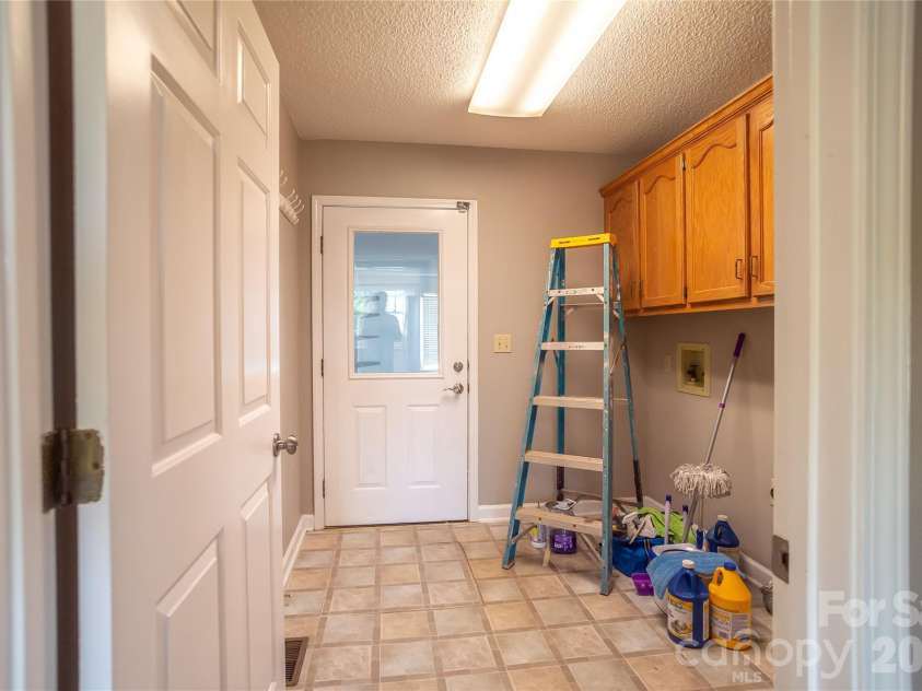 5146 Olde School Drive, Hickory, NC 28602.  MLS# CAR4368767, YatesRealty ID 11279. 