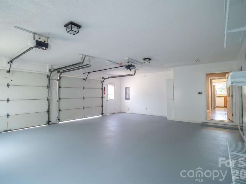 5146 Olde School Drive, Hickory, NC 28602.  MLS# CAR4368767, YatesRealty ID 11279. 