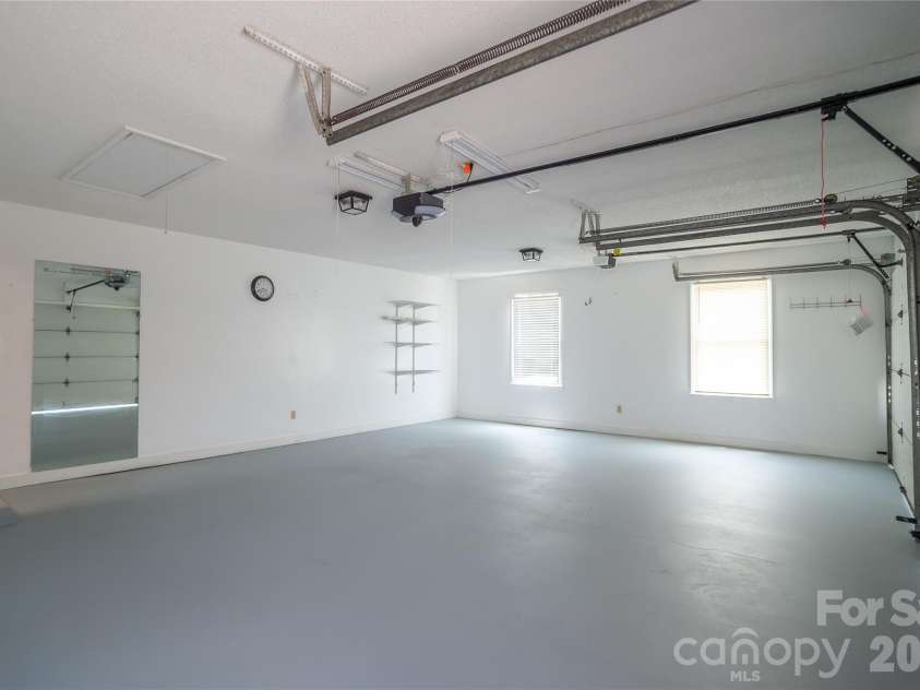 5146 Olde School Drive, Hickory, NC 28602.  MLS# CAR4368767, YatesRealty ID 11279. 
