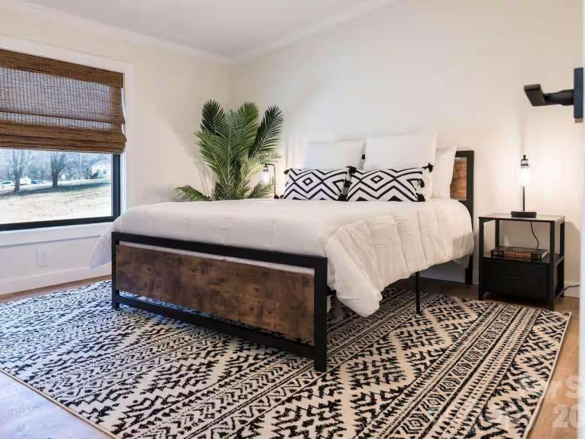 2 Shady Oak Lane, Arden, NC 28704.  MLS# CAR4340689, YatesRealty ID 1128. 