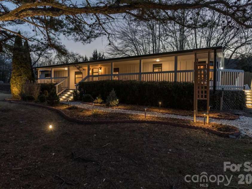 2 Shady Oak Lane, Arden, NC 28704.  MLS# CAR4340689, YatesRealty ID 1128. 