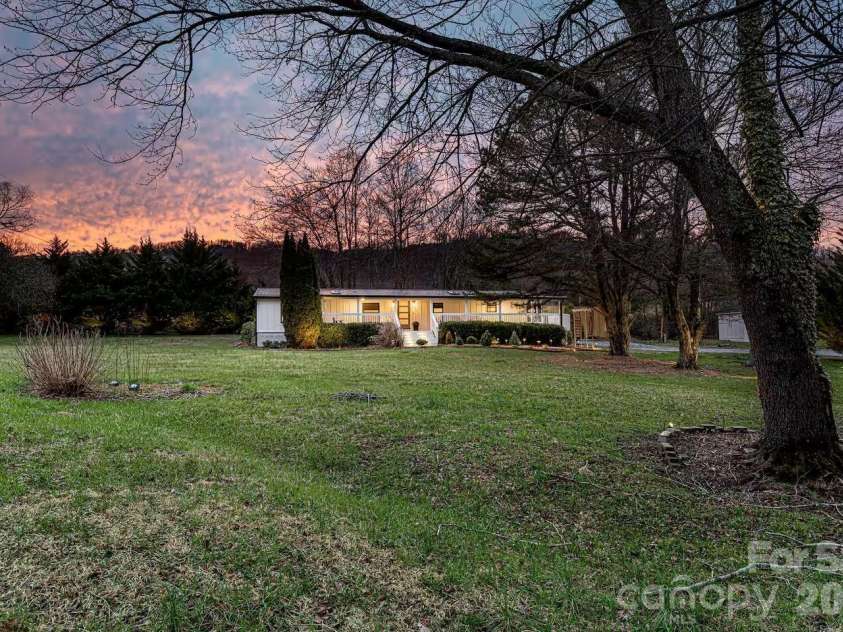 2 Shady Oak Lane, Arden, NC 28704.  MLS# CAR4404910, YatesRealty ID 1128. 