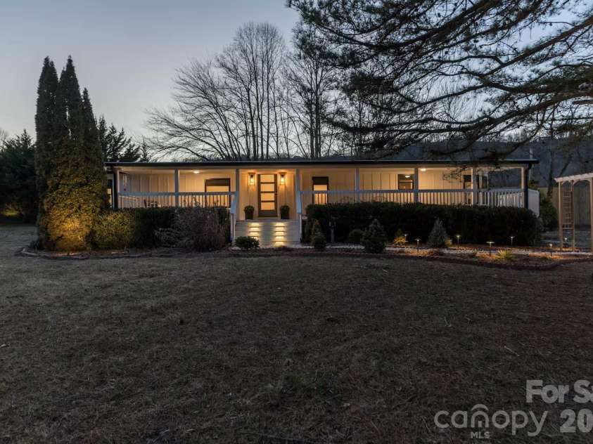 2 Shady Oak Lane, Arden, NC 28704.  MLS# CAR4404910, YatesRealty ID 1128. 
