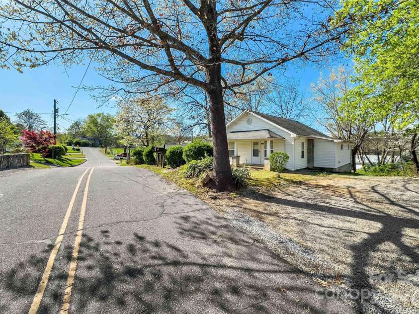 36 & 50 Catawba Avenue, Marion, NC 28752.  MLS# CAR4254471, YatesRealty ID 1128. 