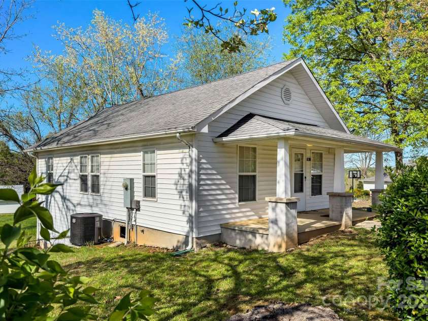 36 & 50 Catawba Avenue, Marion, NC 28752.  MLS# CAR4254471, YatesRealty ID 1128. 