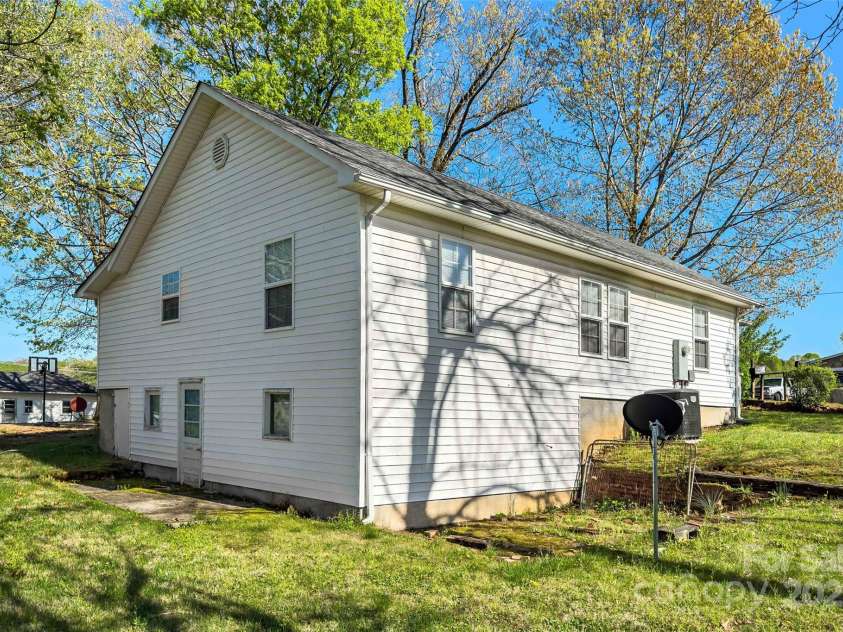 36 & 50 Catawba Avenue, Marion, NC 28752.  MLS# CAR4254471, YatesRealty ID 1128. 