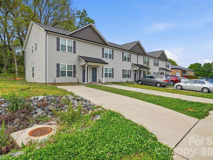 153 Mckinnon Avenue, Concord, NC 28025.  MLS# CAR4366010, YatesRealty ID 11282. 