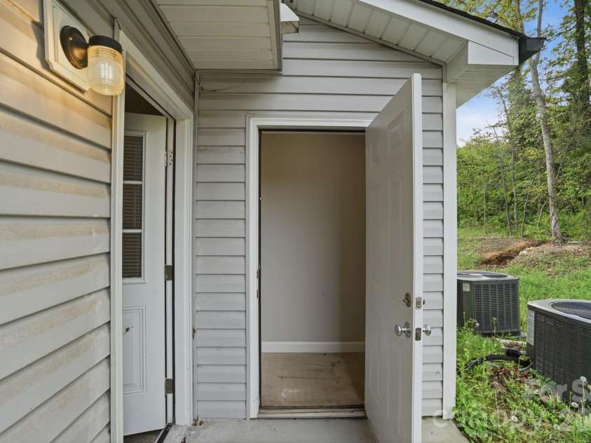 153 Mckinnon Avenue, Concord, NC 28025.  MLS# CAR4366010, YatesRealty ID 11282. 