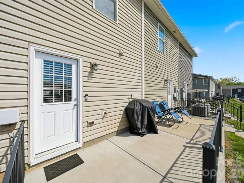 3953 Newhall Drive, Hickory, NC 28601.  MLS# CAR4369343, YatesRealty ID 11283. Focused Back Patio/Rear Entry View