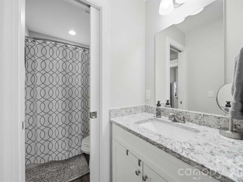 3953 Newhall Drive, Hickory, NC 28601.  MLS# CAR4369343, YatesRealty ID 11283. Upper-Level Full Bath/Vanity View