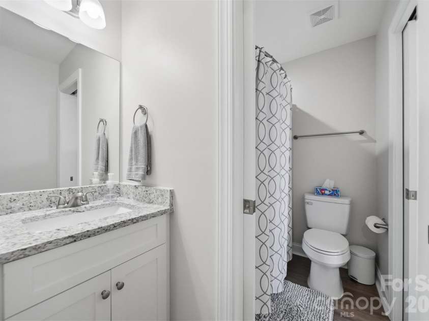 3953 Newhall Drive, Hickory, NC 28601.  MLS# CAR4369343, YatesRealty ID 11283. Upper-Level Full Bath/Vanity View
