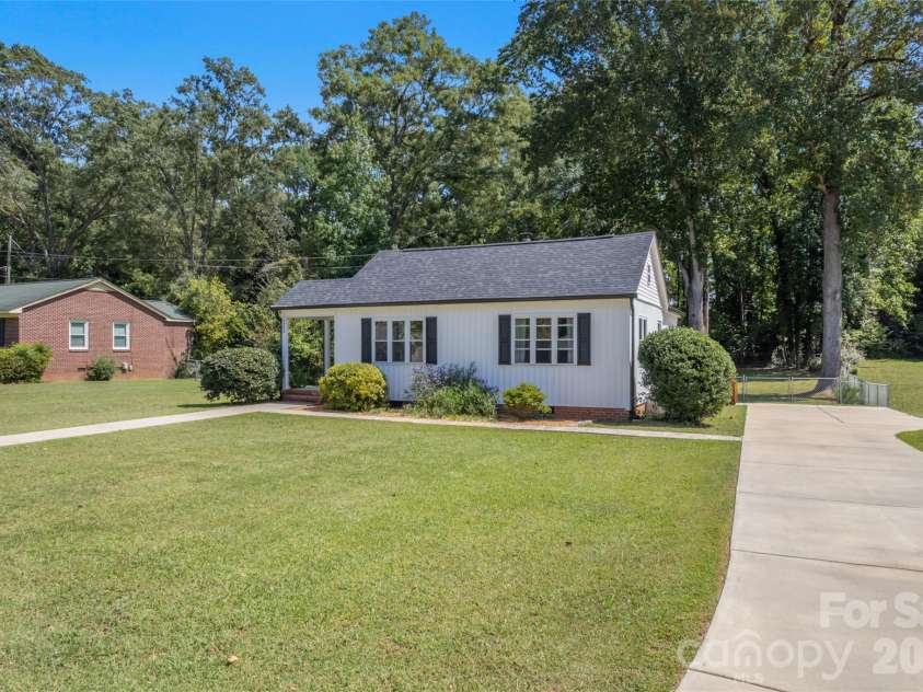 223 Wiley Avenue, York, SC 29745.  MLS# CAR4369361, YatesRealty ID 11286. 