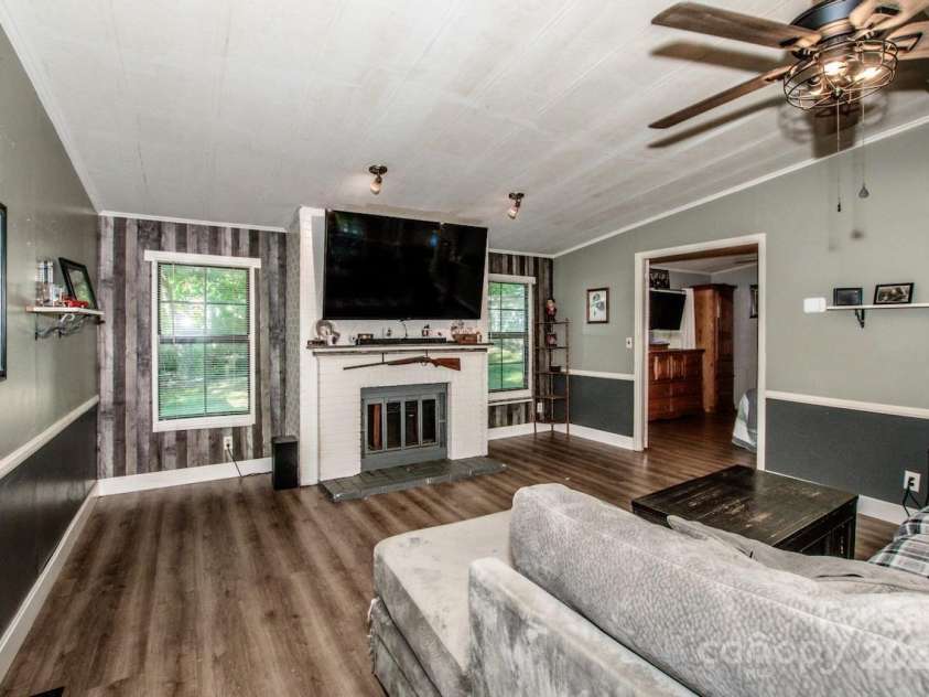 7733 Skyline Drive, Sherrills Ford, NC 28673.  MLS# CAR4252514, YatesRealty ID 11286. 