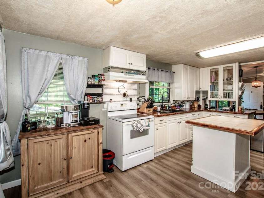 7733 Skyline Drive, Sherrills Ford, NC 28673.  MLS# CAR4252514, YatesRealty ID 11286. 