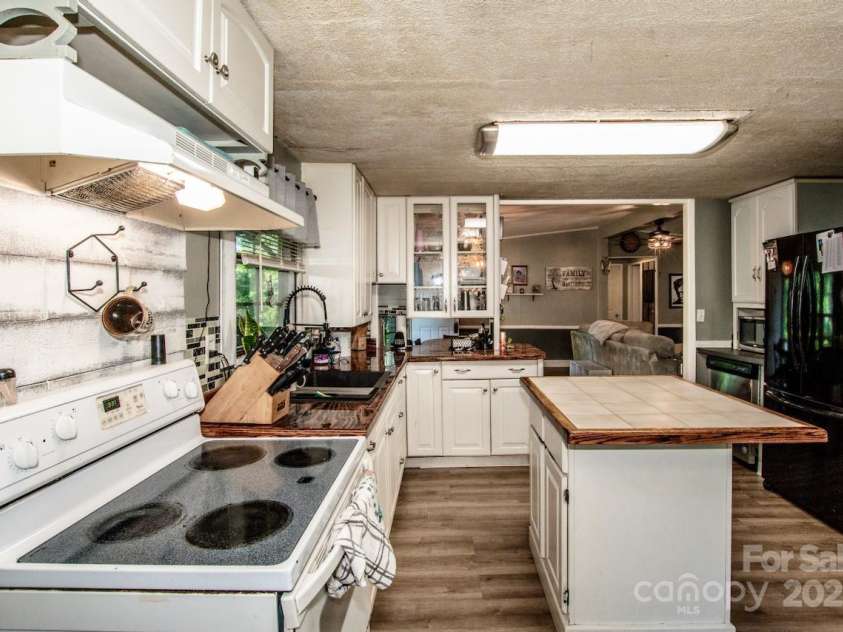 7733 Skyline Drive, Sherrills Ford, NC 28673.  MLS# CAR4252514, YatesRealty ID 11286. 