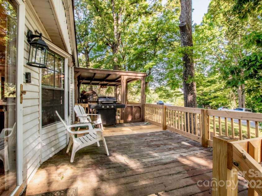 7733 Skyline Drive, Sherrills Ford, NC 28673.  MLS# CAR4252514, YatesRealty ID 11286. 