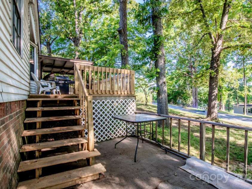 7733 Skyline Drive, Sherrills Ford, NC 28673.  MLS# CAR4252514, YatesRealty ID 11286. 