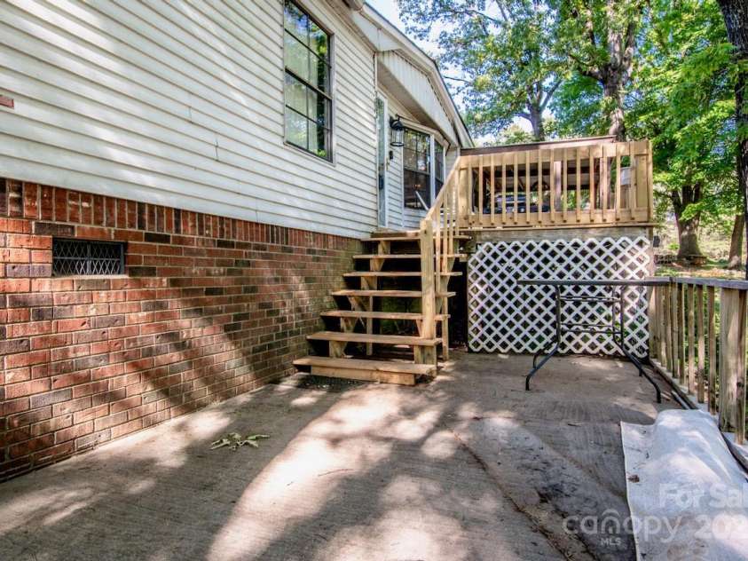 7733 Skyline Drive, Sherrills Ford, NC 28673.  MLS# CAR4252514, YatesRealty ID 11286. 