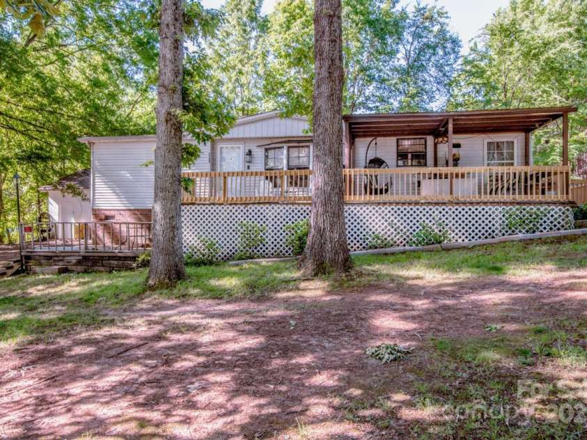 7733 Skyline Drive, Sherrills Ford, NC 28673.  MLS# CAR4252514, YatesRealty ID 11286. 