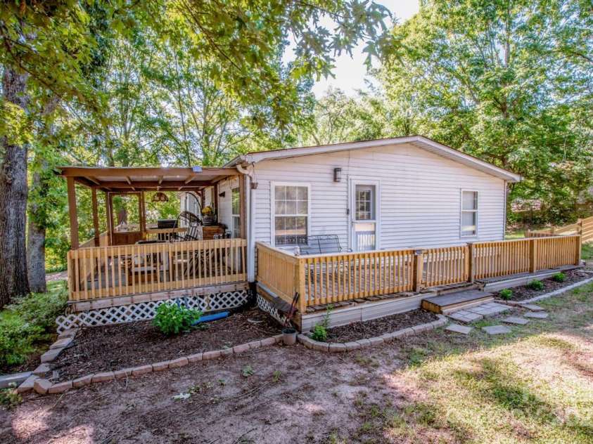 7733 Skyline Drive, Sherrills Ford, NC 28673.  MLS# CAR4252514, YatesRealty ID 11286. 