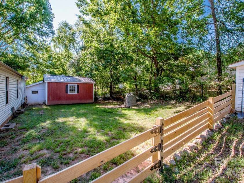 7733 Skyline Drive, Sherrills Ford, NC 28673.  MLS# CAR4252514, YatesRealty ID 11286. 