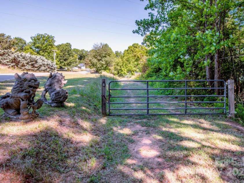 7733 Skyline Drive, Sherrills Ford, NC 28673.  MLS# CAR4252514, YatesRealty ID 11286. 